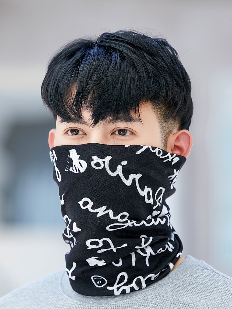 A cyclist's mask covering the turbans of autumn and winter