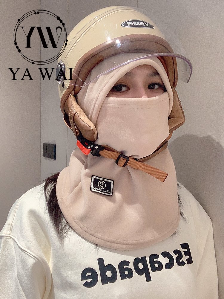 A warm mask for the wind and a cold electric car for the winter