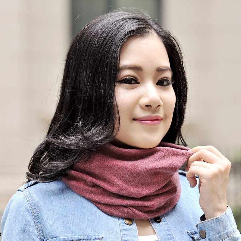 In the open autumn and winter, warm and velvet with a magic turban to protect the face of a man and a woman with a scarf and a cotton cap