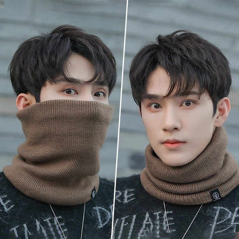 A man with a small neck and a velvet in winter and a thick tweezer