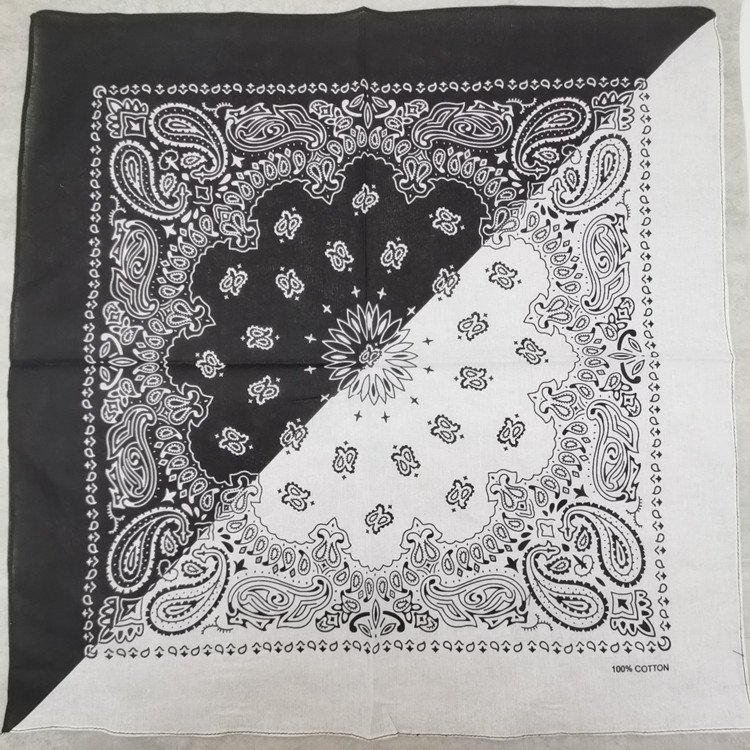 Gossip Skull's scarves are covered in square towels, male and female