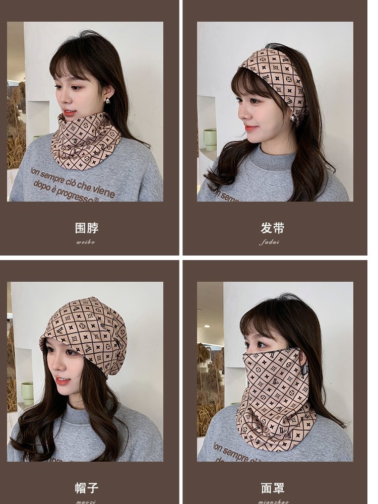 In the autumn and winter, men and women riding wind masks with their necks covered with cold and warm masks