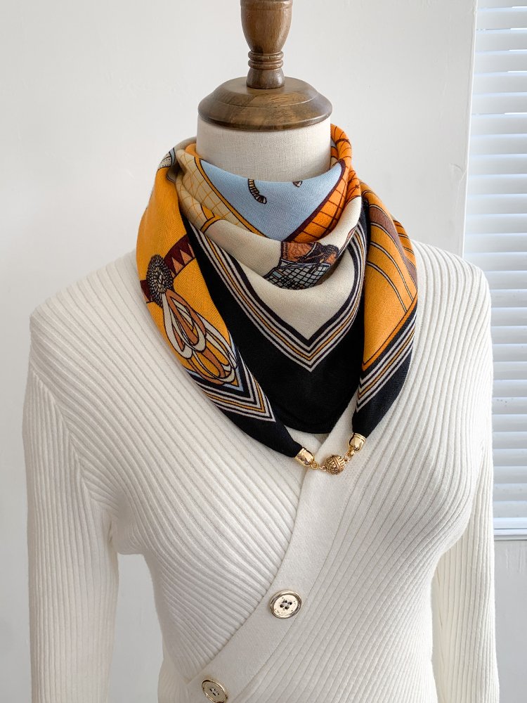 Magnetic triangulation neck-protected little scarf girl, 2024 new tampons in the autumn and winter