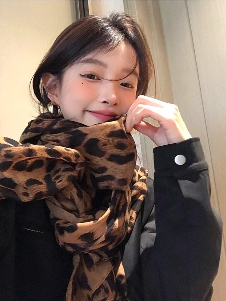 UNFADER: THE SCARF GIRL, 2024 AUTUMN, FRESH RETWEETED PANTHERS, SPICY TAMPONS WITH THICK SHAWL AROUND