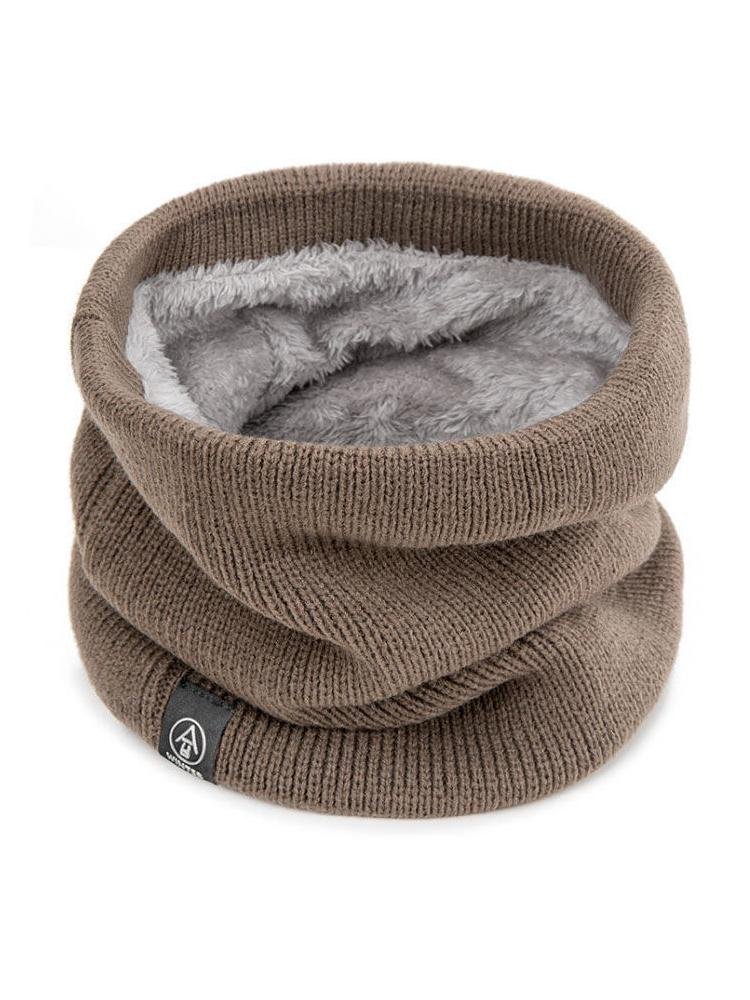 In the winter, both men and women will ride their hoods outside the house, knitting their necks