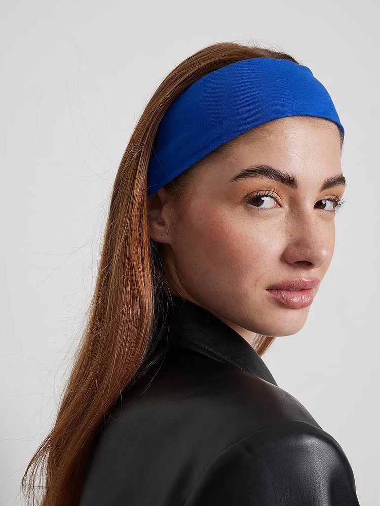 The lady with the head of the sport, the woman with the yoga hair, the gym, the snorting, the head of the turban