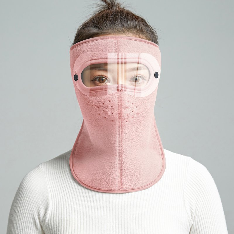A man who rides a face mask with a cold neck and a thick outdoor wind mask