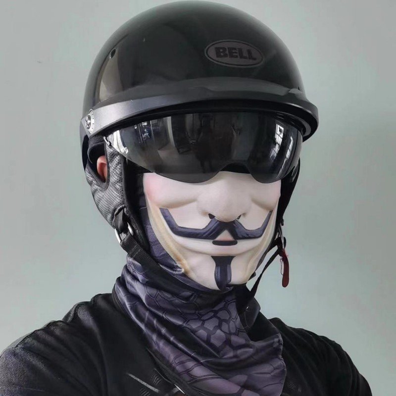 AN OUTDOOR MOTORCYCLE RIDES AN OLD WIND-PROOF TURBAN, 3D HEADSCARVES, AIR-BREATHED SKULLS IN SUMMER