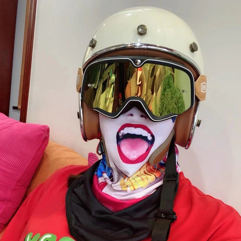 AN OUTDOOR MOTORCYCLE RIDES AN OLD WIND-PROOF TURBAN, 3D HEADSCARVES, AIR-BREATHED SKULLS IN SUMMER