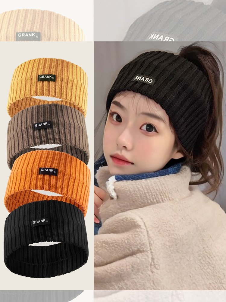 A new 2023 for a girl with a hair knitting needle