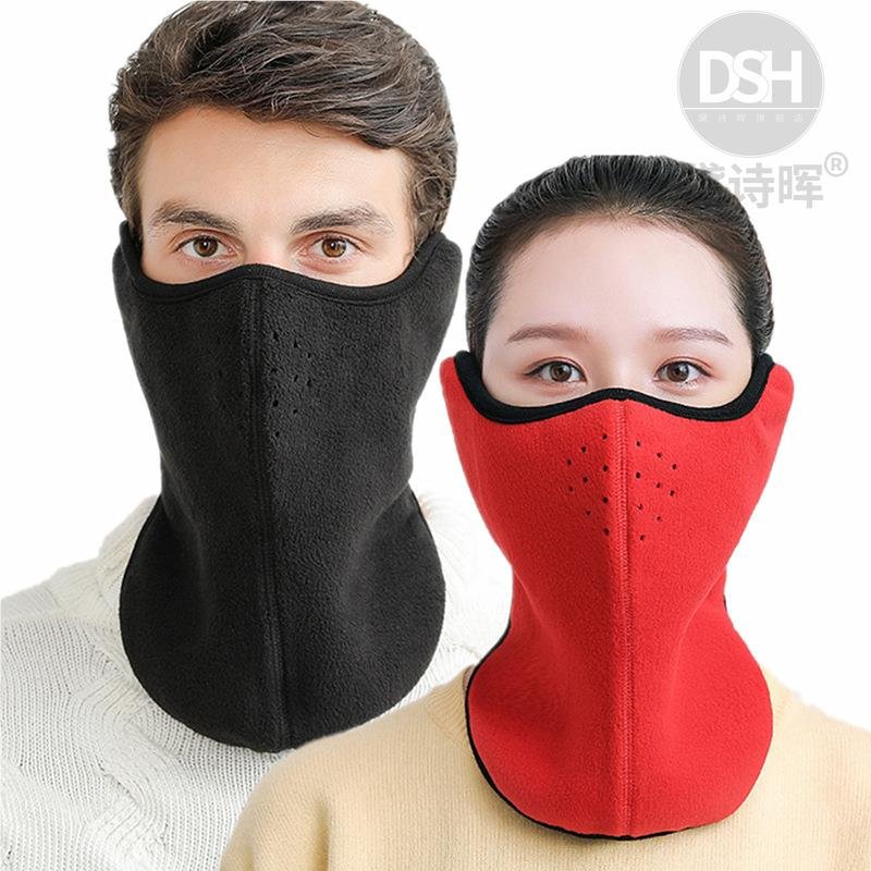 In the winter, the dust-preserve heated mask was mounted on the outside to protect the neck from cold velvet