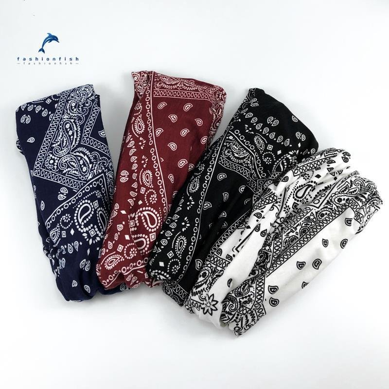 The autumn and winter warm days are a retrospect scarf and a twilight twilight twilight scarf for men