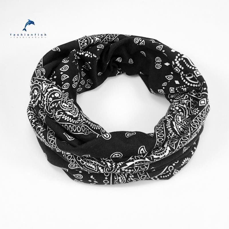 The autumn and winter warm days are a retrospect scarf and a twilight twilight twilight scarf for men