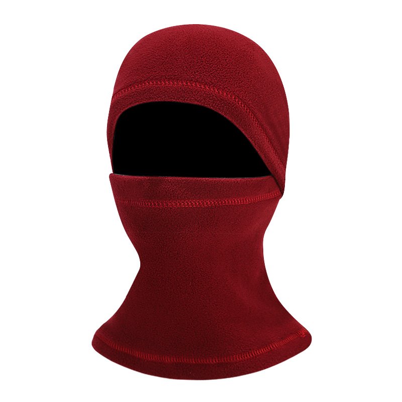 Motorcycle header rides a heator in winter, and a wind hat shakes a velvet autumn winter mask against the cold