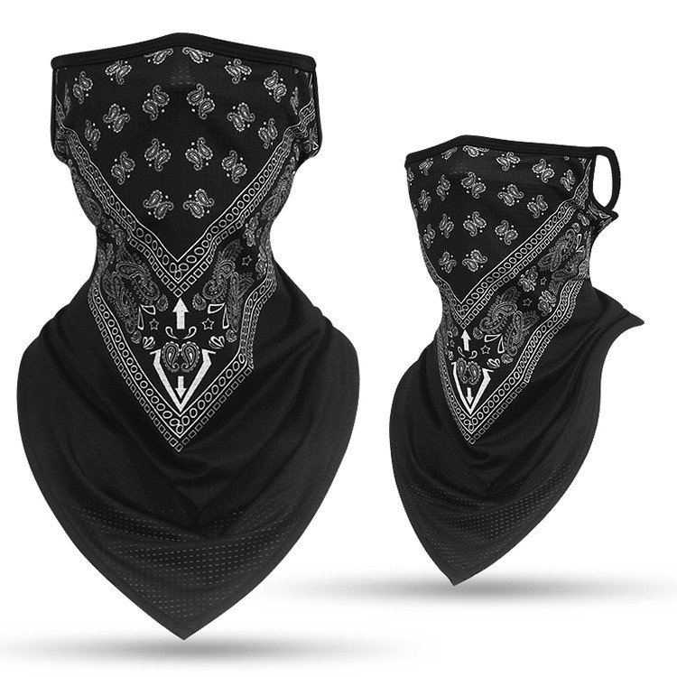 Winter wind-heating motorcycle sunscreens with velvet turbans on their heads, men and women, all-faced triangles