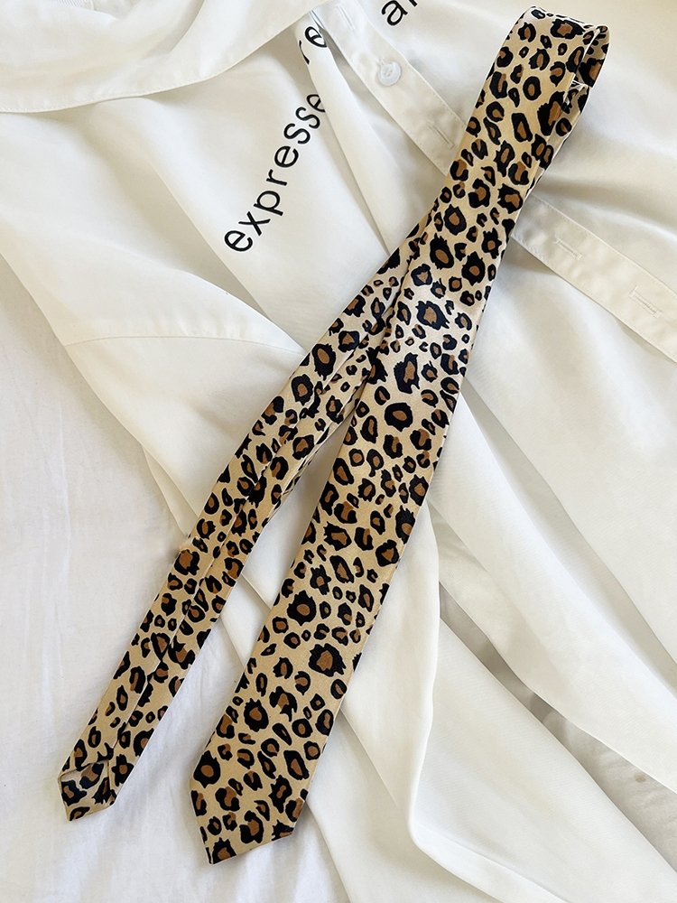 The fashionable cheetah with the cheetahs and the cheetahs and the stylish turbans