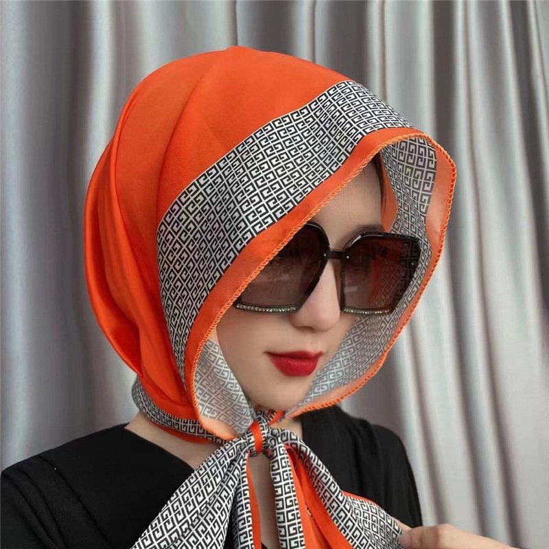 A multi-purpose tan-turban scarf hat with a turban with a girl's spring money