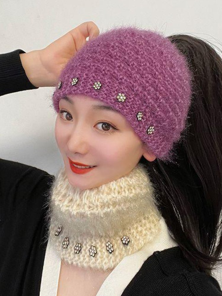 Autumn fur hat woman with a warm head turban and a hood-a-cap and a broad-a-bonded hair and a hat