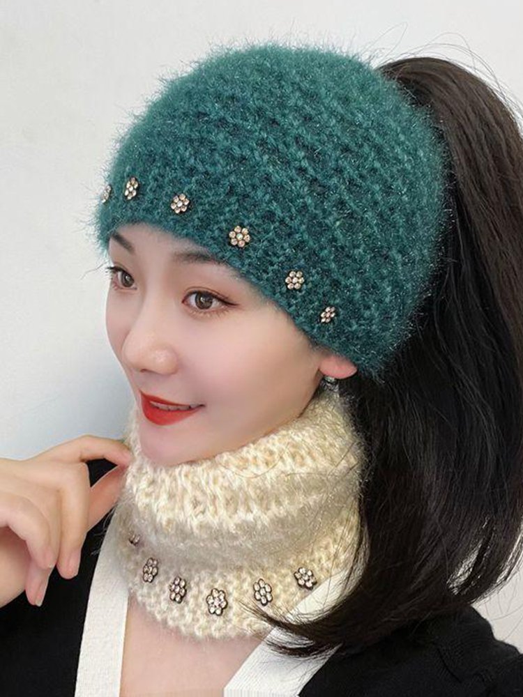 Autumn fur hat woman with a warm head turban and a hood-a-cap and a broad-a-bonded hair and a hat