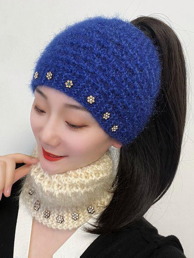 Autumn fur hat woman with a warm head turban and a hood-a-cap and a broad-a-bonded hair and a hat
