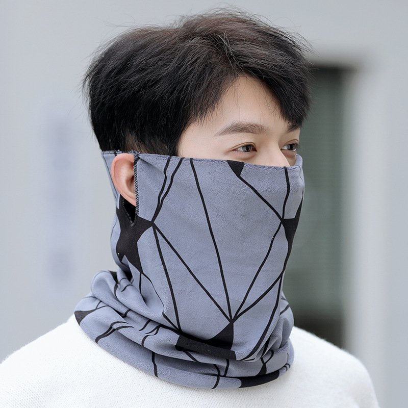 The men and women who are surrounded are wearing wind masks in the autumn and winter
