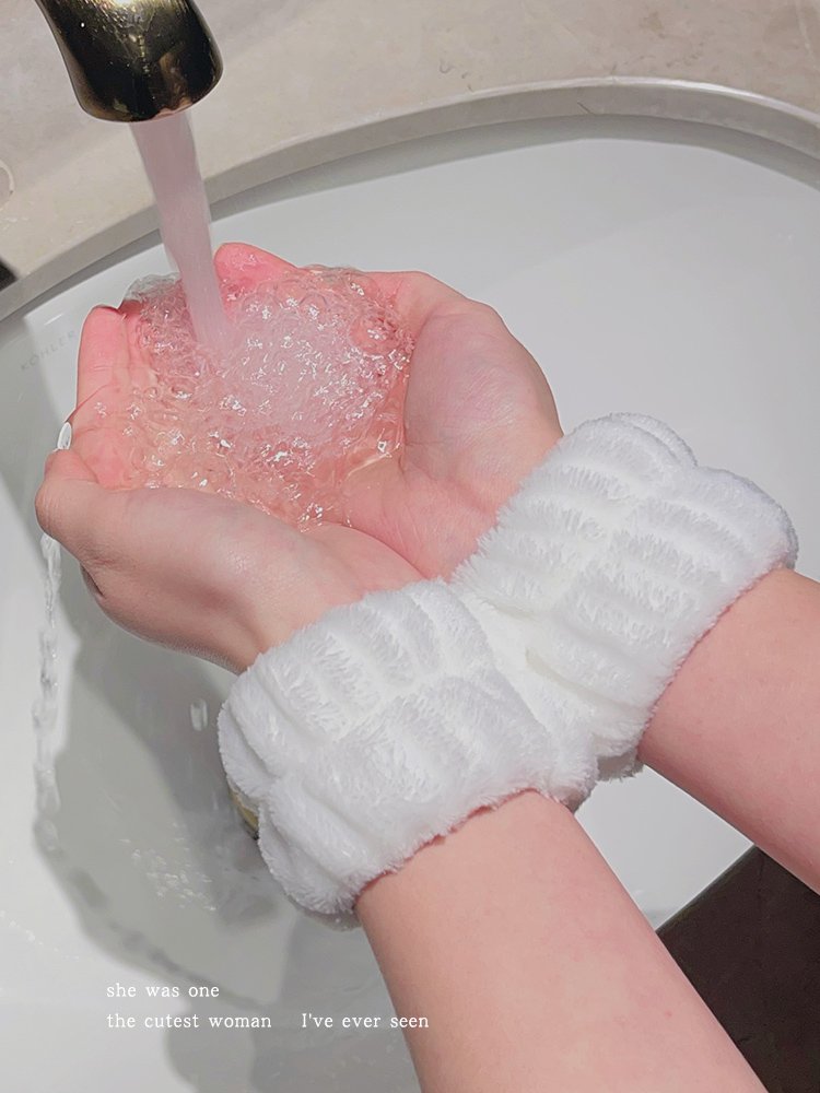 Wash your face with a talisman and a velvet velvet
