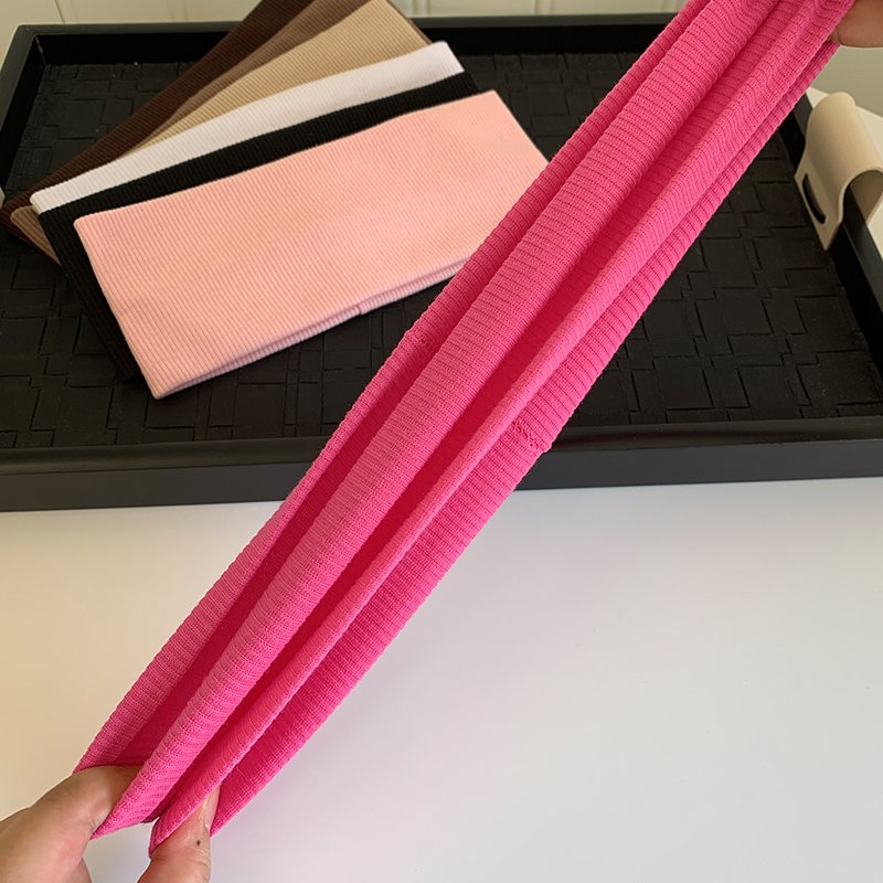 The color is about wide-blank yoga with the ladies in the autumn and winter