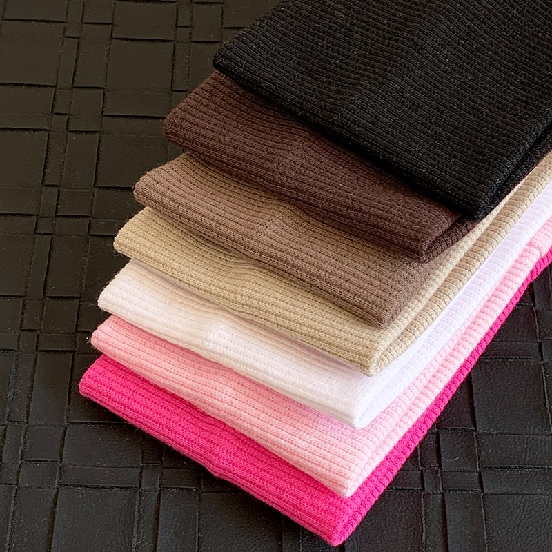 The color is about wide-blank yoga with the ladies in the autumn and winter