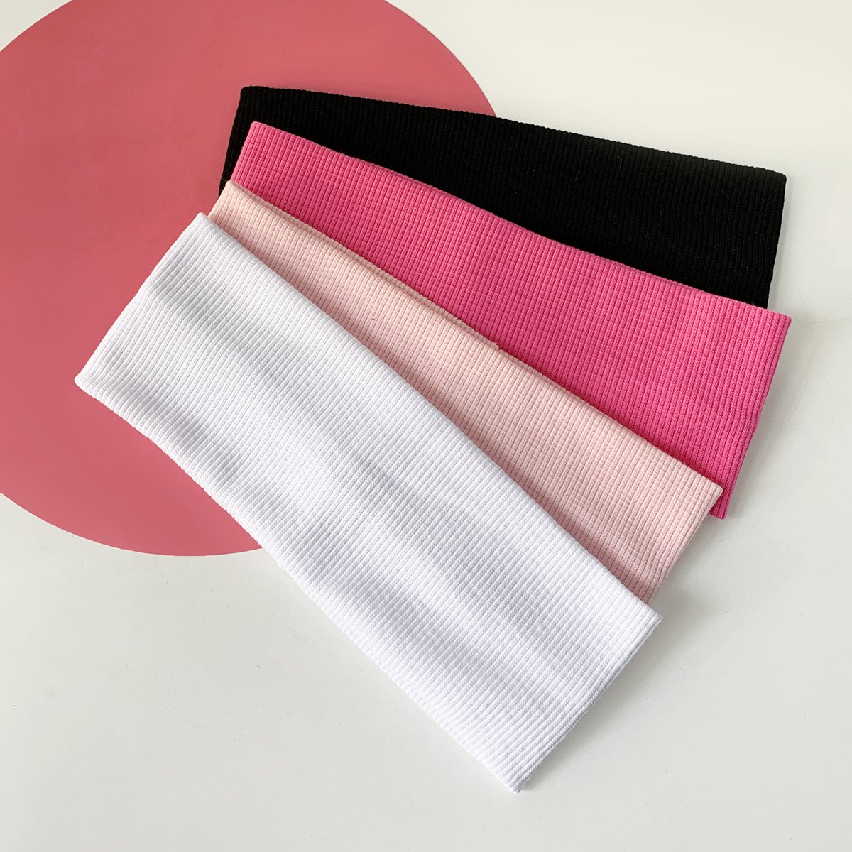 The color is about wide-blank yoga with the ladies in the autumn and winter