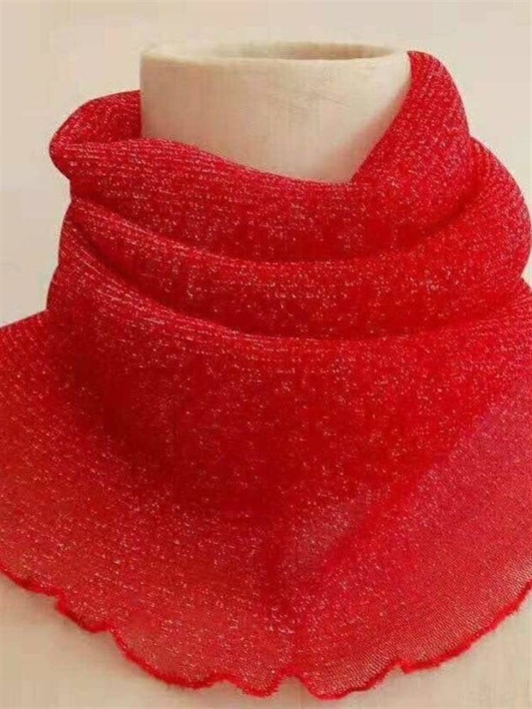 A warm neck scarf for Mordelle's summer scarf imitating a neck-and-a-barrel hood for the neck