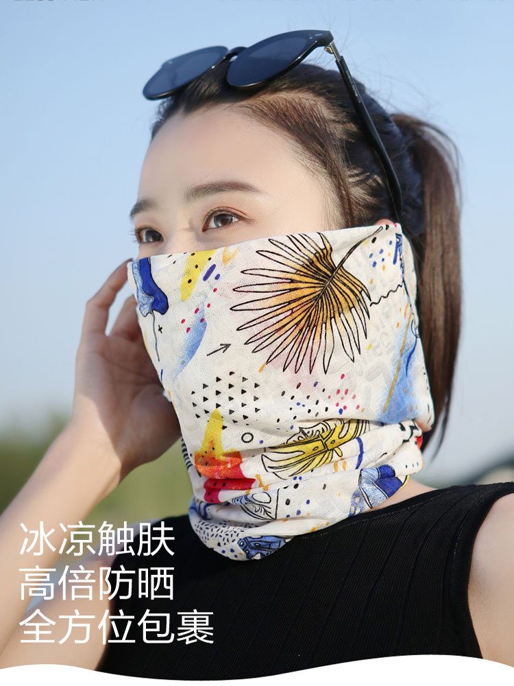 Summer ice-covered turban-proof men and women running outdoors to protect their neck vertebrae