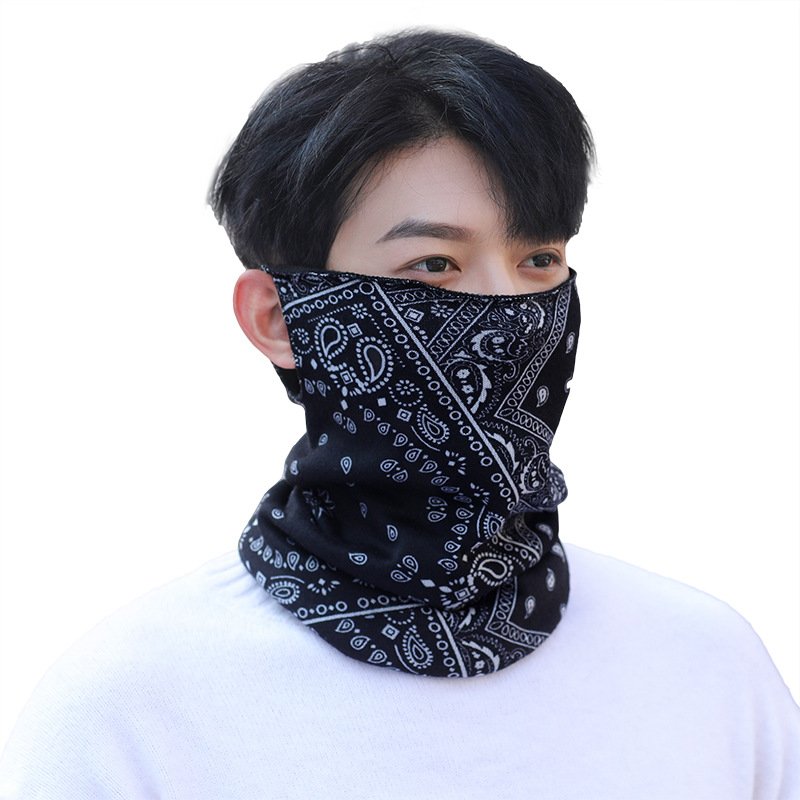 A new 2024 for a warm-natured neck veil with a velvet wind-proof mask outside the house