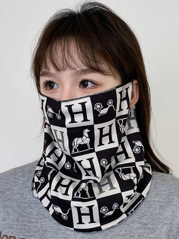 A cyclist's ear around a girl in the autumn winter