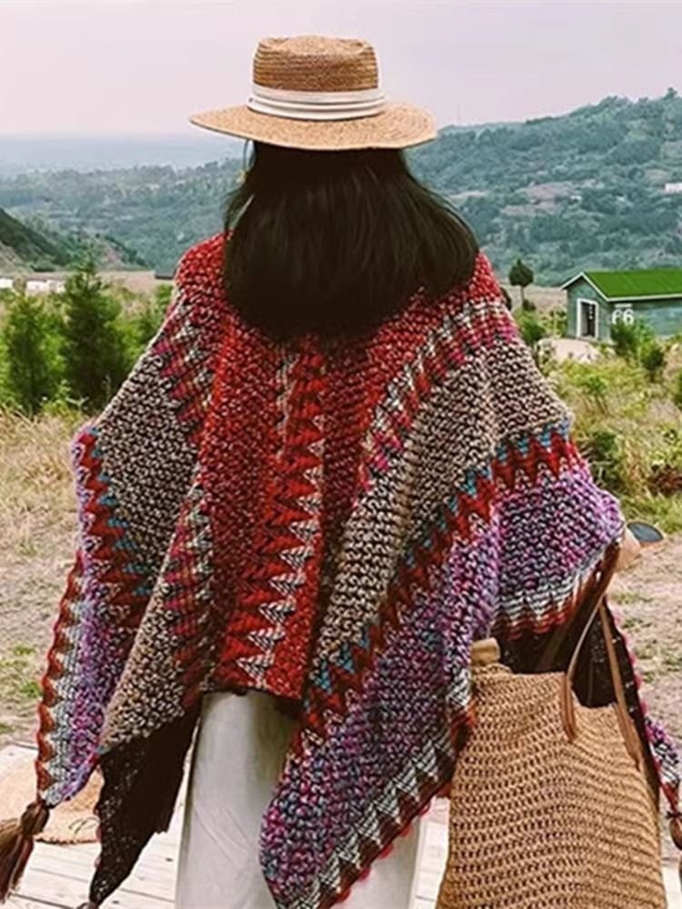 The national shawl girl Yunnan Riang travels in a travel scarf on the western cape of Xinjiang, Tibet
