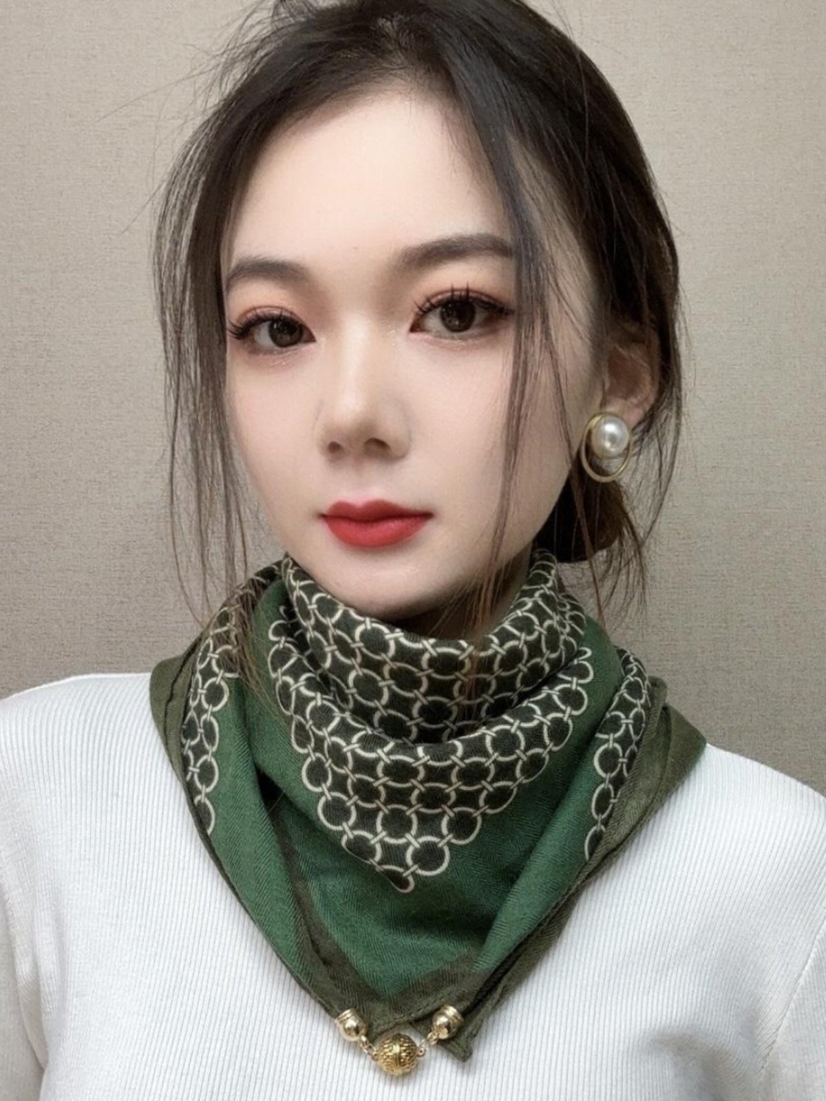 Autumn 2024 new retro-printed magnetic scarf with a warm neck scarf