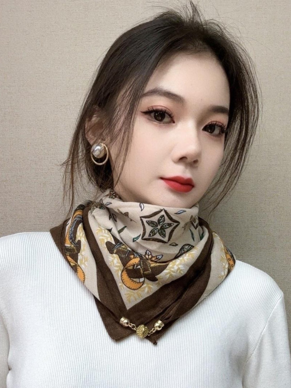 Autumn 2024 new retro-printed magnetic scarf with a warm neck scarf