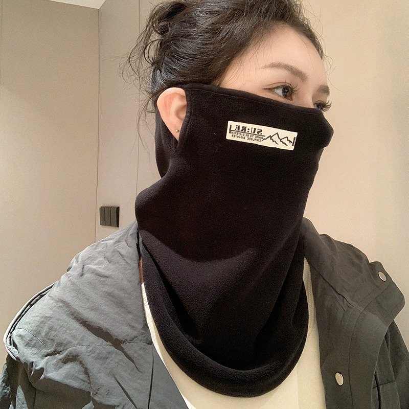 Flowed face mask, wind-proof, cold-screened, warm-faced motorcycle, with a pure-coloured ear around it
