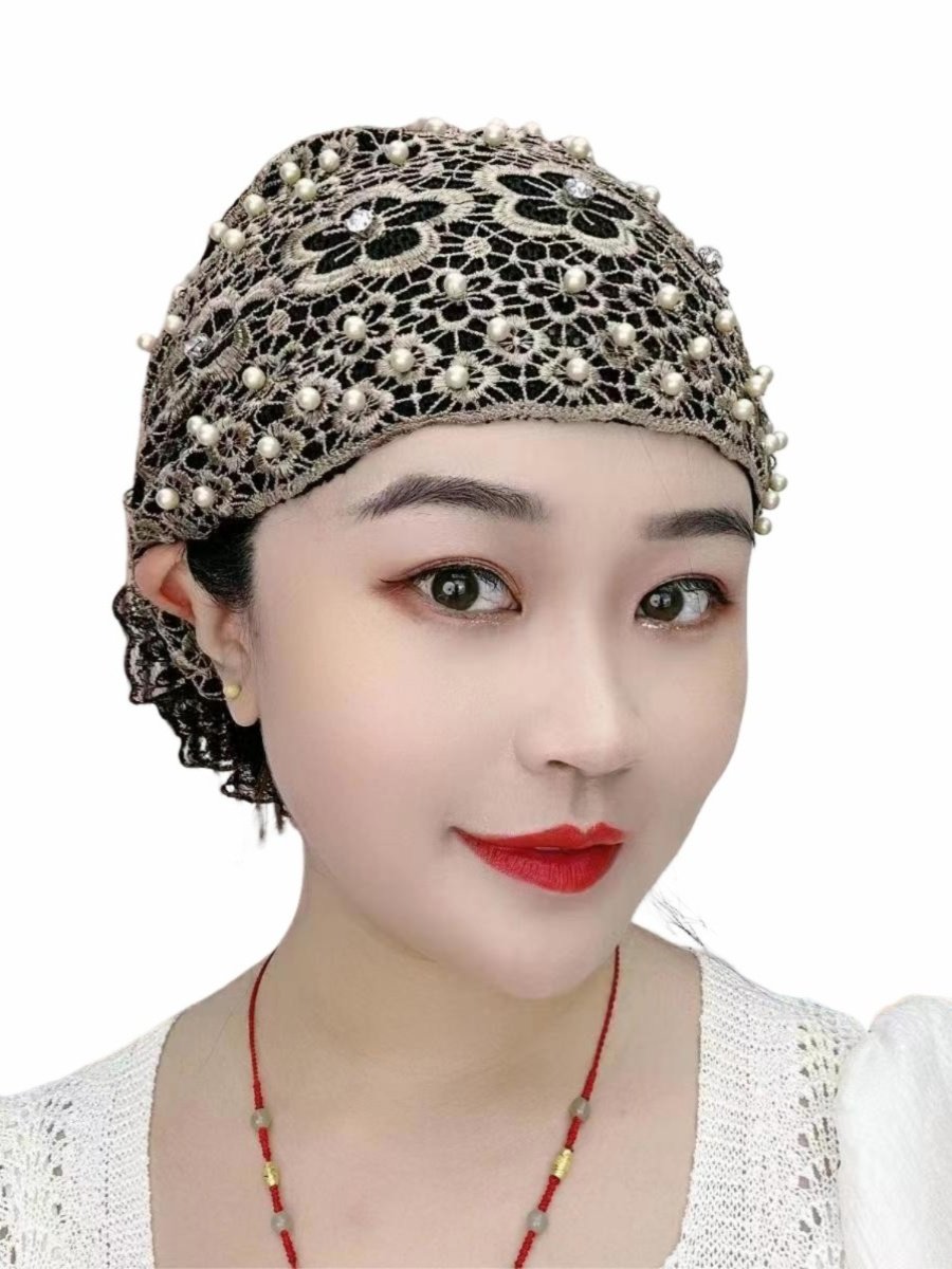 White hair with a hat and a turban and a family turban and a rose with a hat and a hood