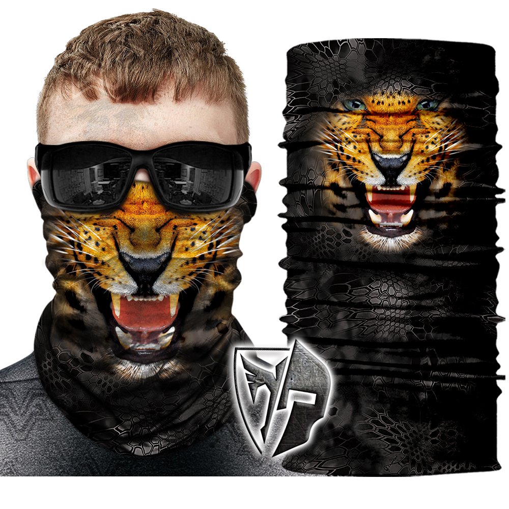 The venom venom varnished a skating mask outside the house