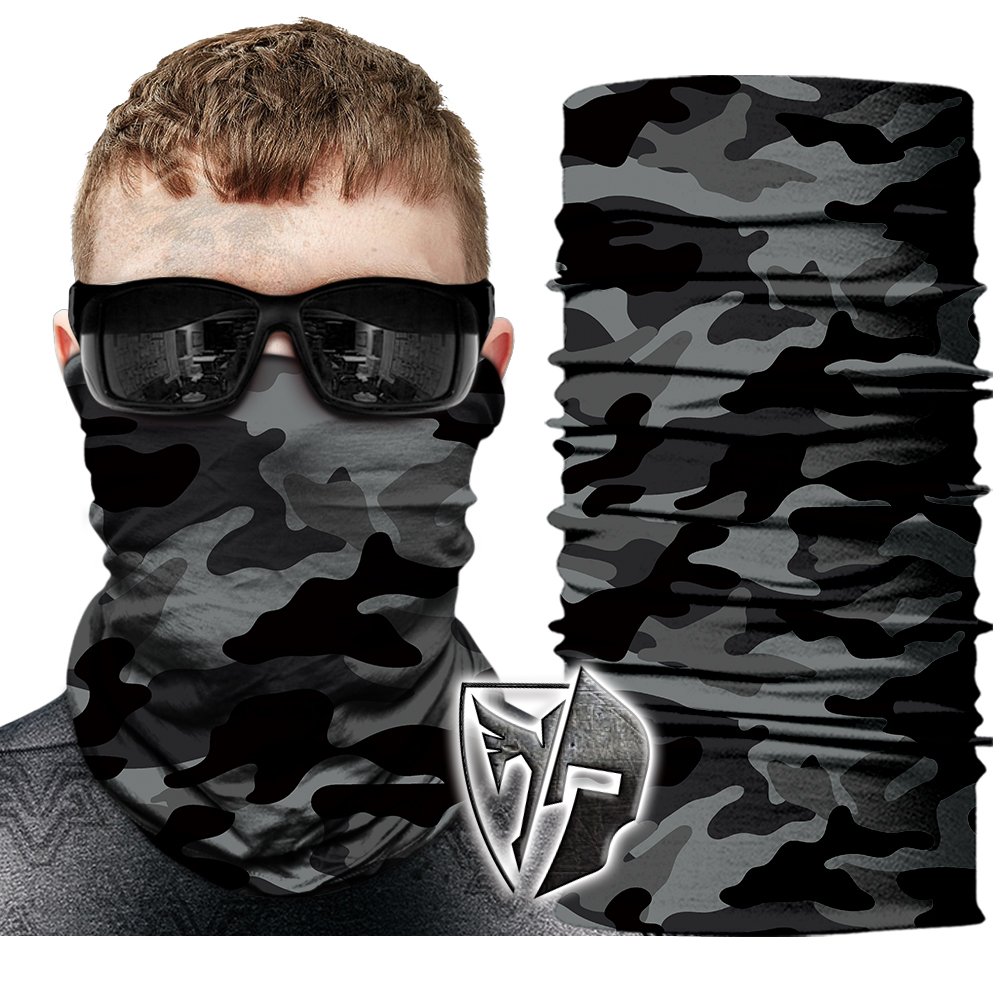 The venom venom varnished a skating mask outside the house