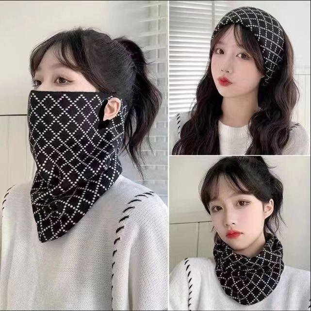 In winter, the snow mountain outside of the mask rises to warm the winter with a cold neck