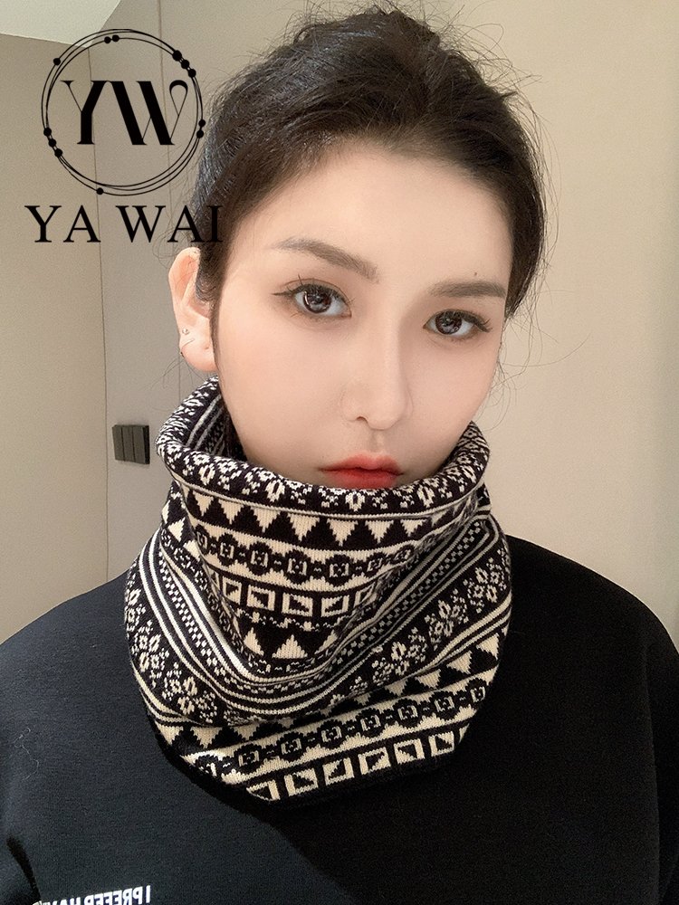 ♪ A girl with a hood with a long ear ♪
