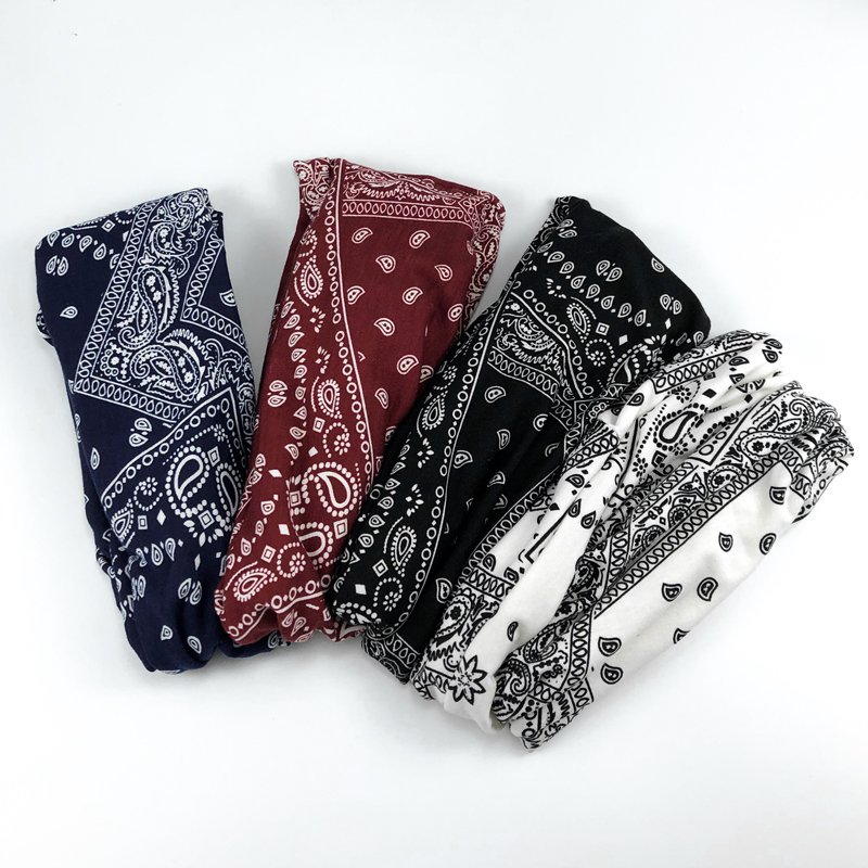 The autumn and winter warm days are a retrospect scarf and a twilight twilight twilight scarf for men