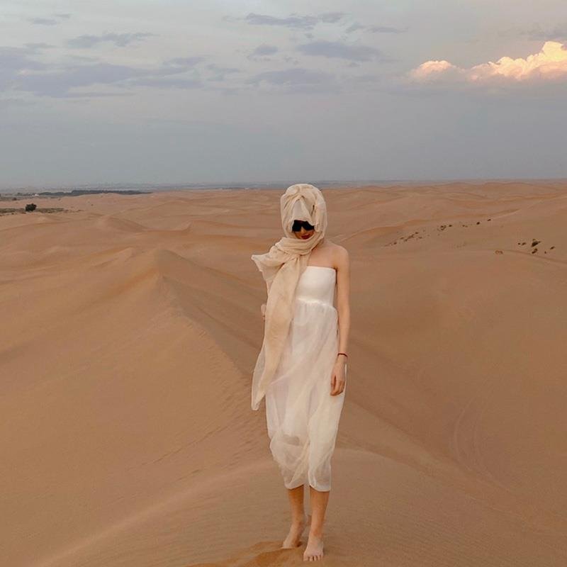 The nation's north-west Hong Kong tourist desert wears a super-tan-proof turban cotton turban scarf