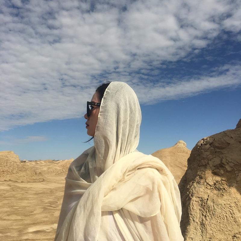 The nation's north-west Hong Kong tourist desert wears a super-tan-proof turban cotton turban scarf