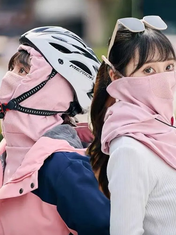 Winter hat mask, one-on-one, rides a cold masked man on a windshield, hooded woman