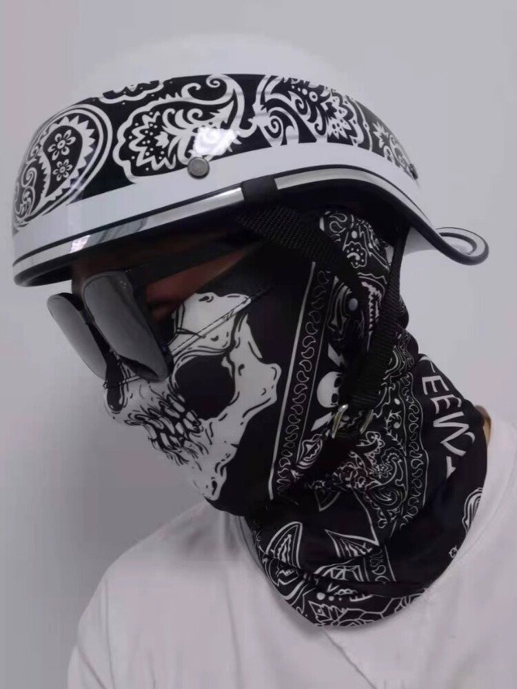 AN OUTDOOR MOTORCYCLE RIDE WITH A SUNSCREEN 3D MAGIC TURBAN AROUND THE AIR-SKULL MASK