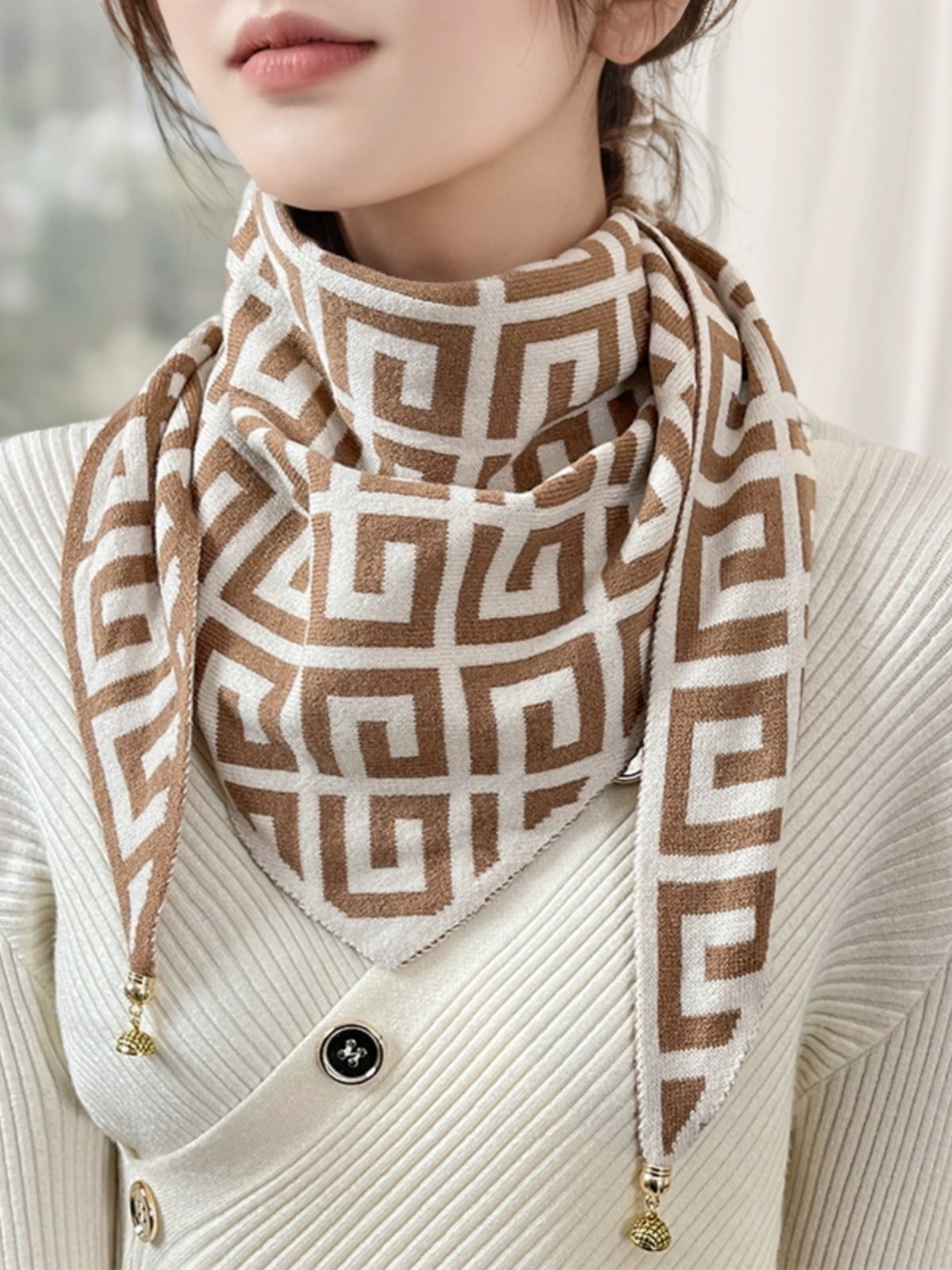 A new 2024, double-sided magnetic suffocation scarf, multi-heating neck