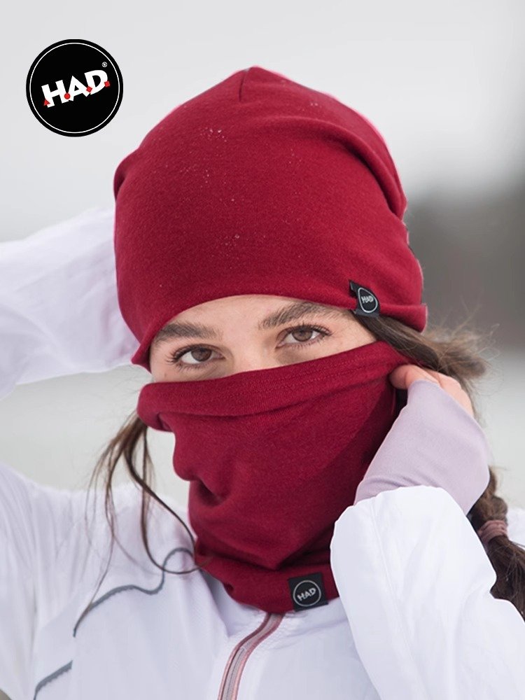 HAD MELINON'S WOOL TURBAN OUTDOORS SPORTS TO KEEP THE SCARF WARM, AND THE MEN AND WOMEN RIDING AROUND THE TURBANS IN THE AUTUMN AND WINTER