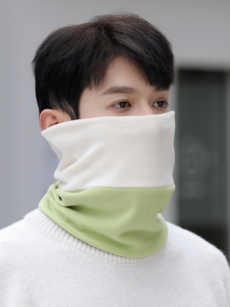 A warmer and more velvet neck-covered mask rides a wind scarf and a cold-covered head turban